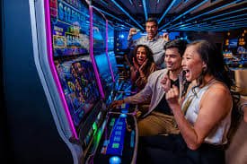 Myanmar ကစားသမား mbk88 စလော့ဂိမ်း ဖုန်း APP ဖြင့် Jackpot ကစားနေသောမြင်ကွင်း